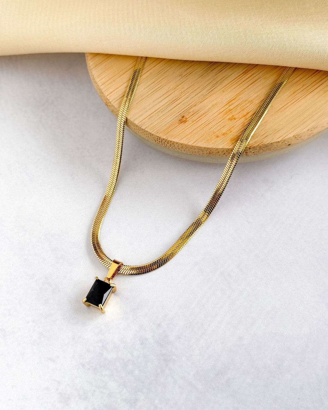 SERPENT AURA PENDANT