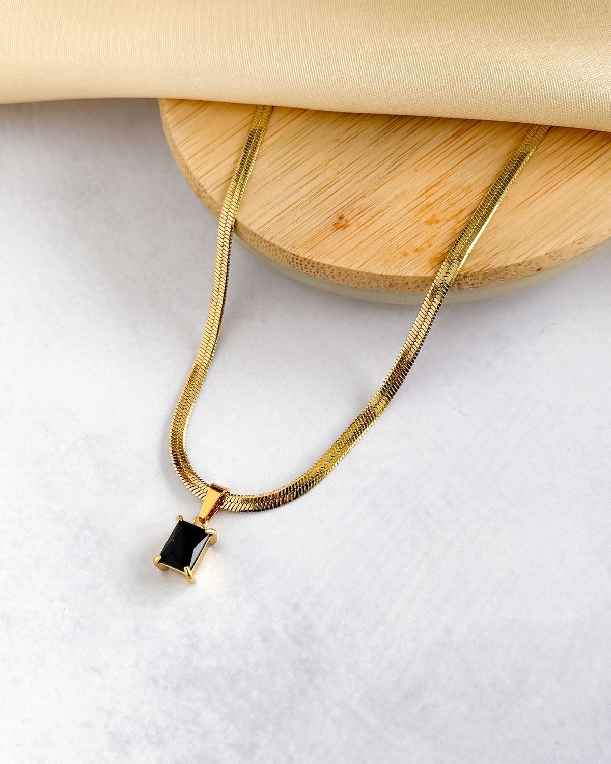 SERPENT AURA PENDANT