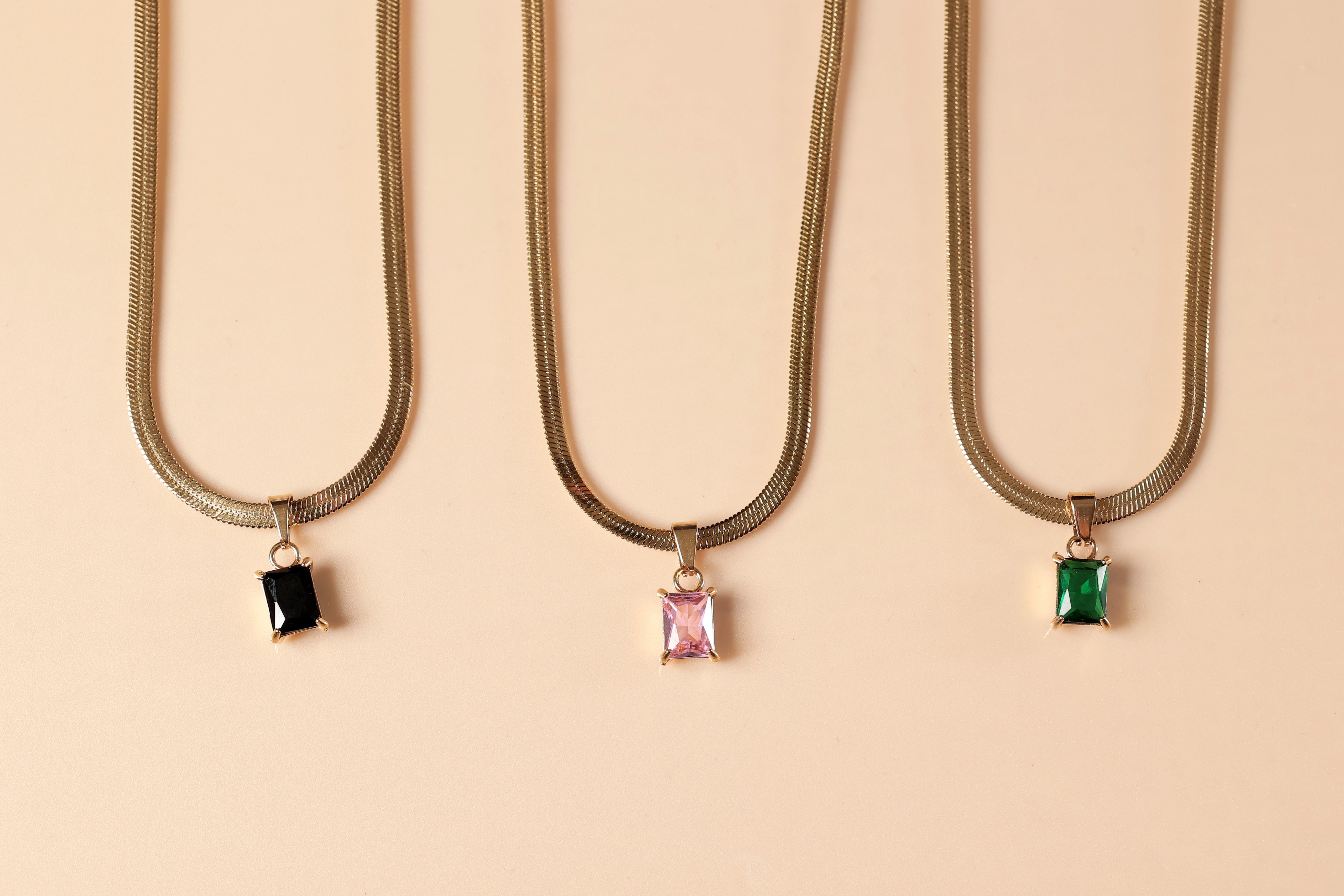 BLACK STONE SNAKE CHAIN