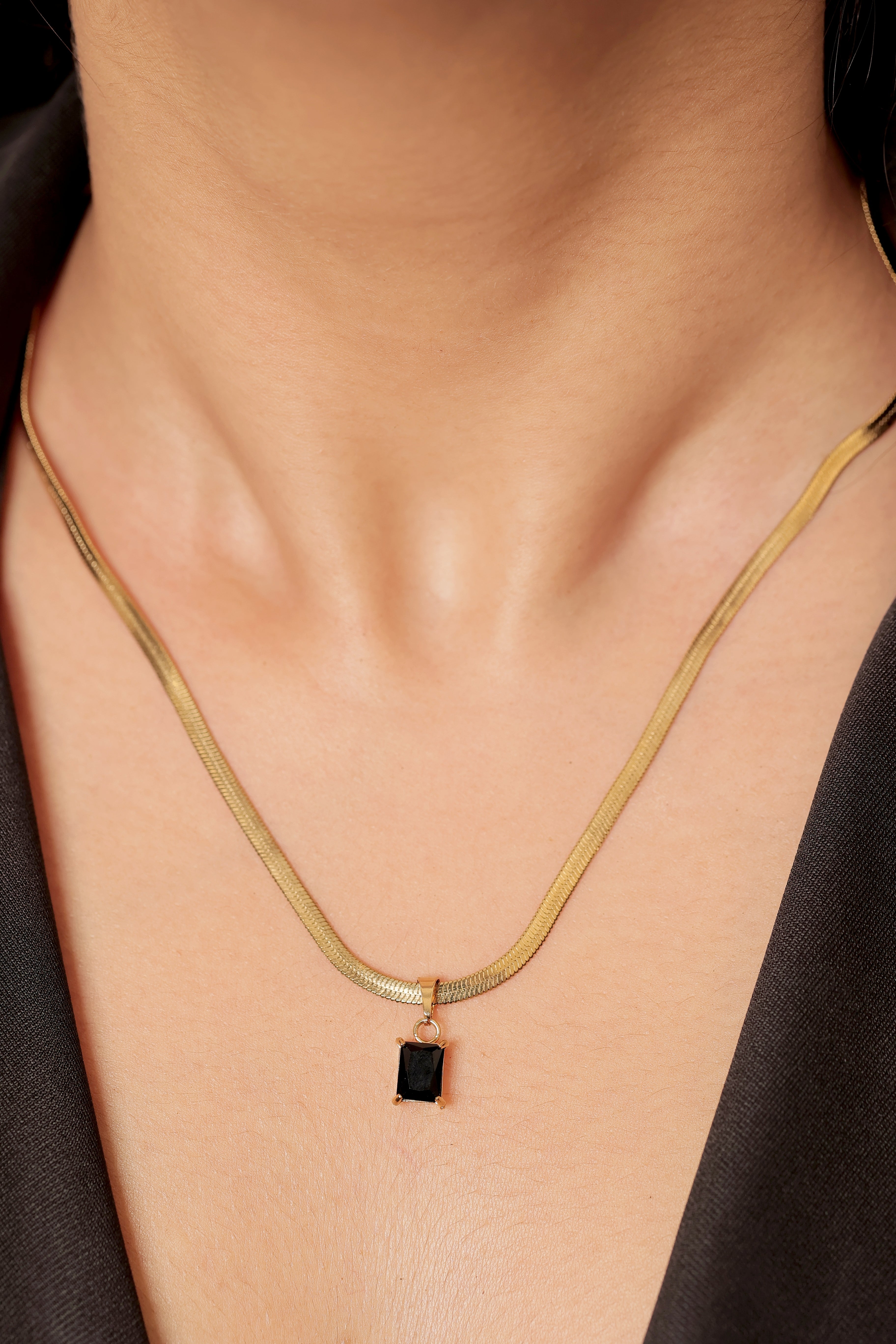 BLACK STONE SNAKE CHAIN